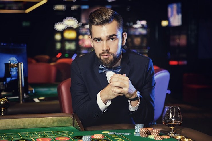European roulette wheel and table layout showing numbered pockets and betting grid